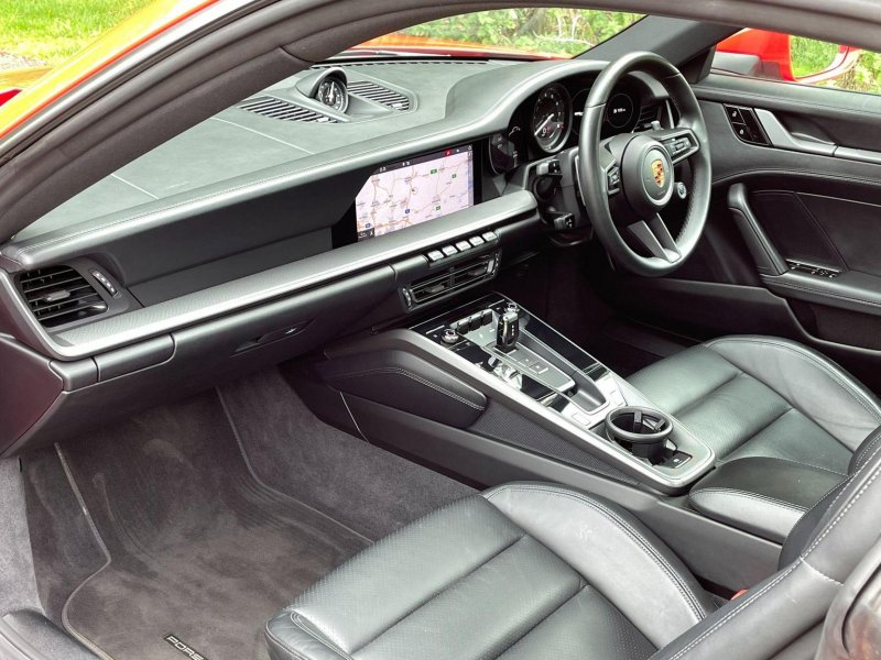 PORSCHE 911
