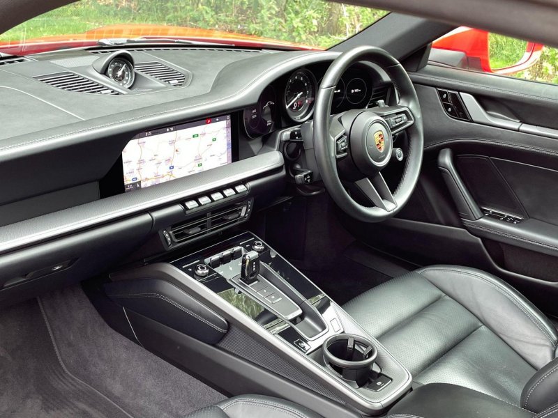 PORSCHE 911