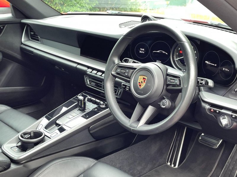 PORSCHE 911