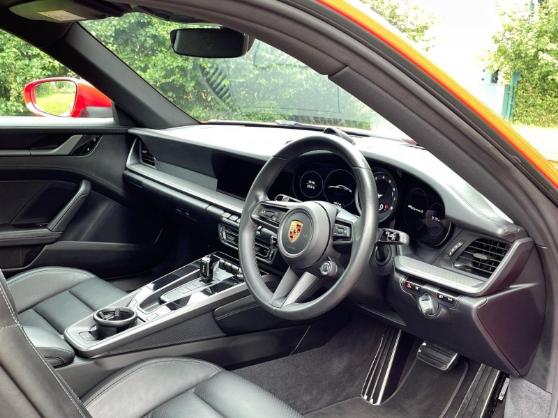 PORSCHE 911