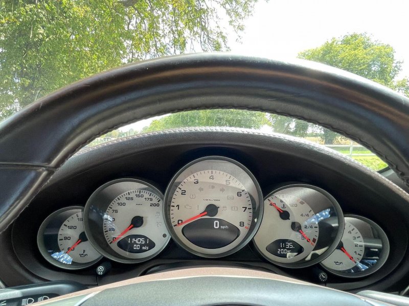 PORSCHE 911