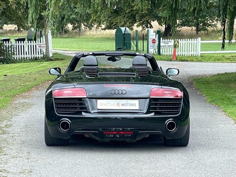 AUDI R8