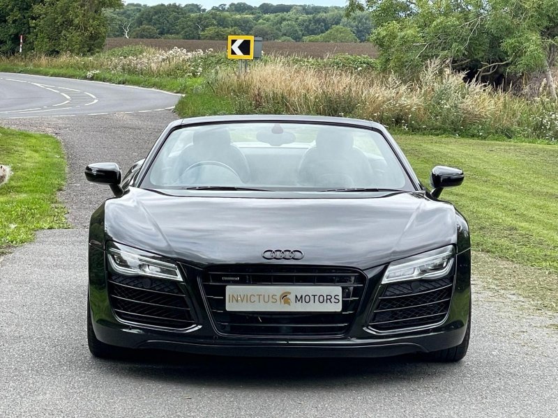 AUDI R8