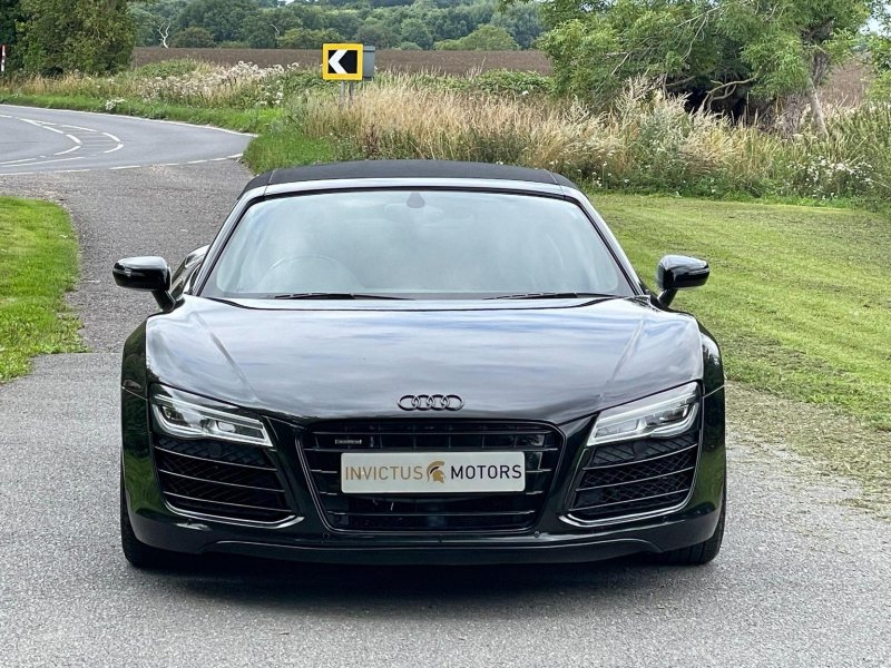 AUDI R8