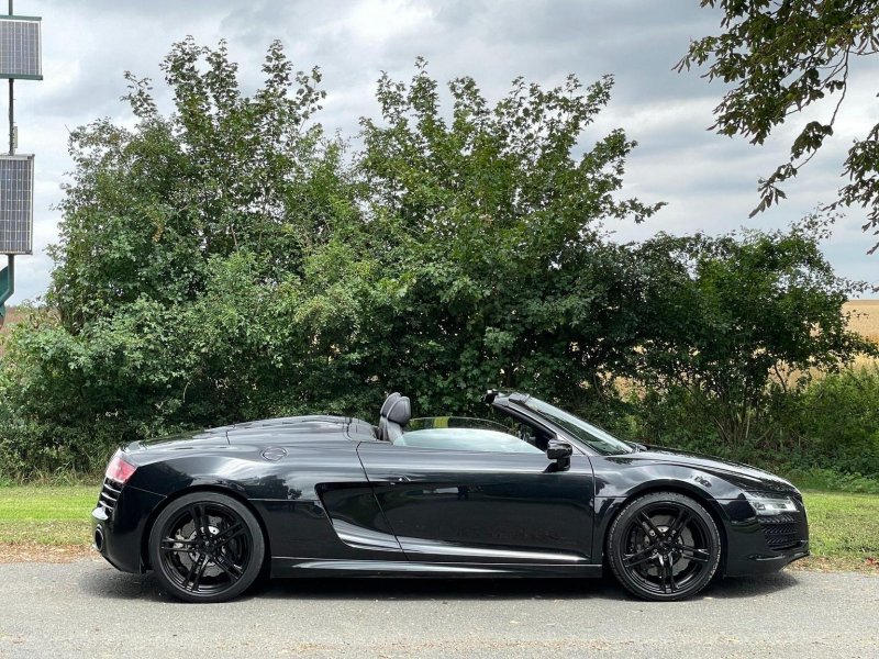 AUDI R8