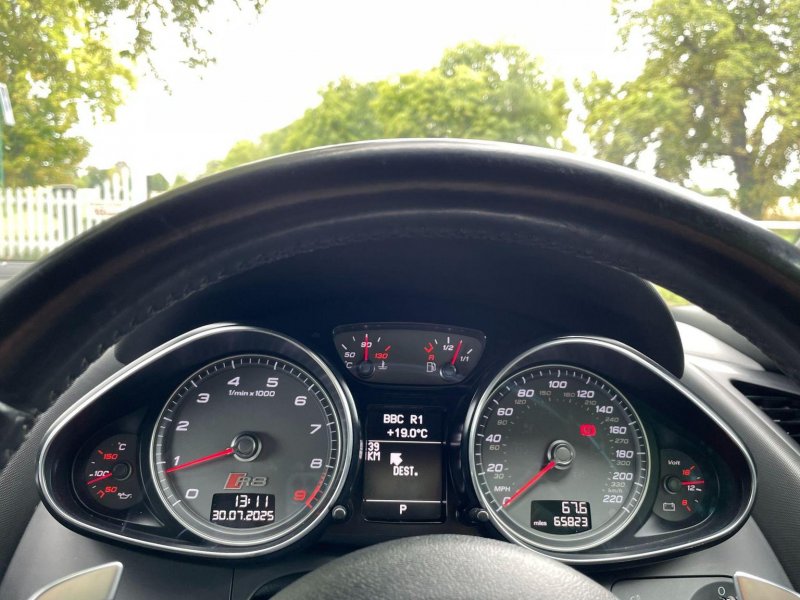 AUDI R8