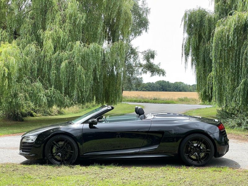 AUDI R8
