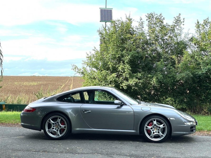 PORSCHE 911