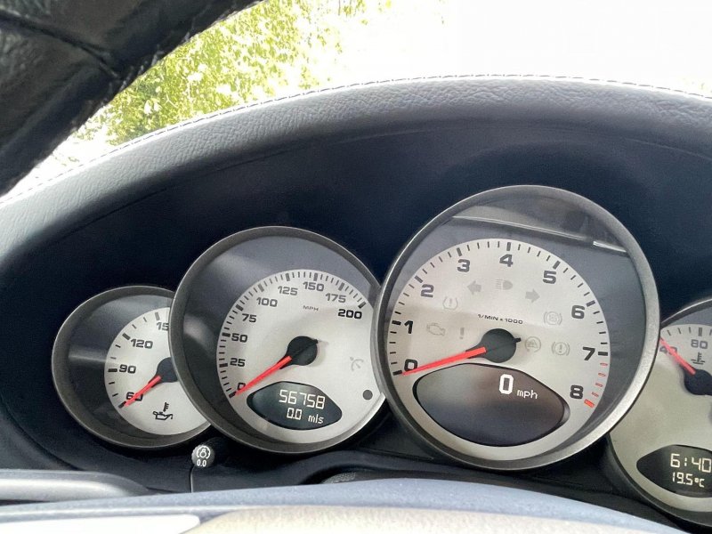 PORSCHE 911