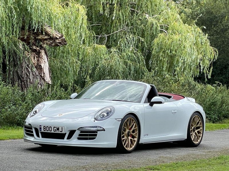 PORSCHE 911