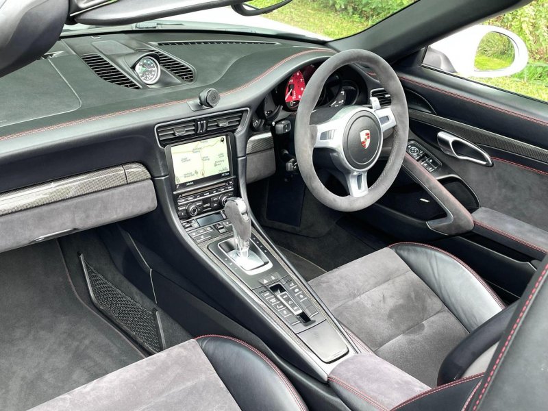 PORSCHE 911