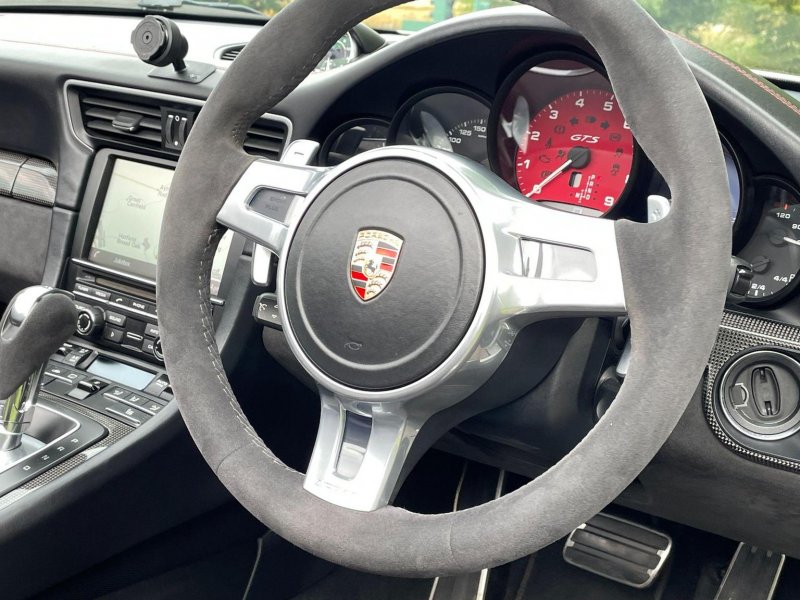 PORSCHE 911