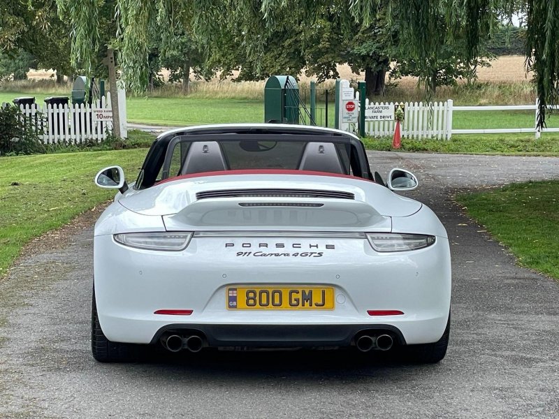 PORSCHE 911