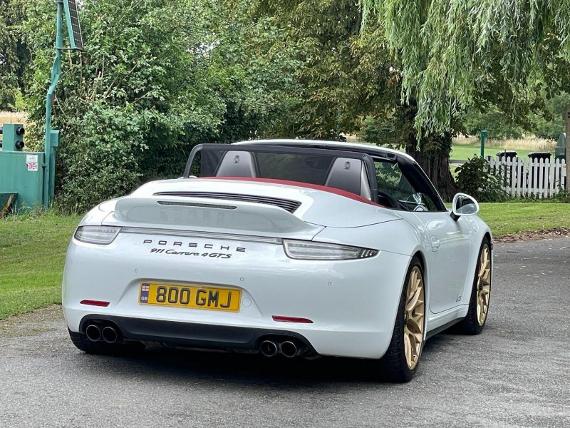 PORSCHE 911