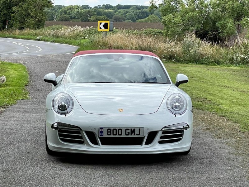 PORSCHE 911