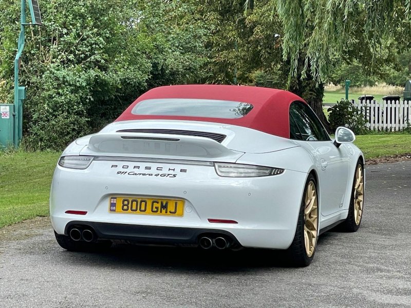 PORSCHE 911